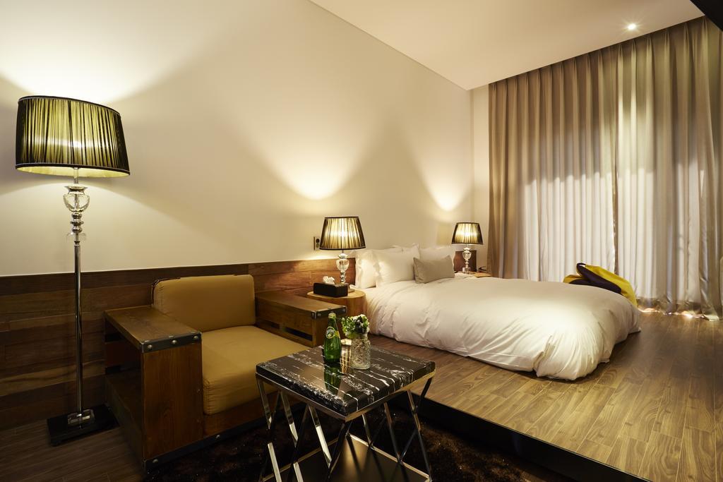 Chungbuk Inno City Namoo Hotel Eumseong Quarto foto